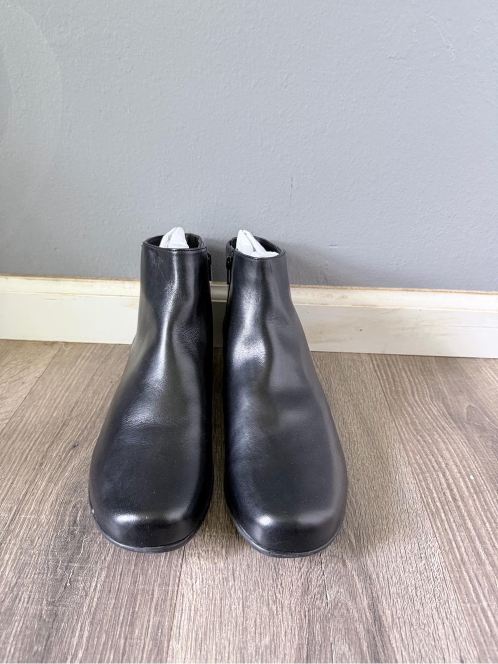NWOT Ros Hommerson Black Leather Women's Ankle Booties